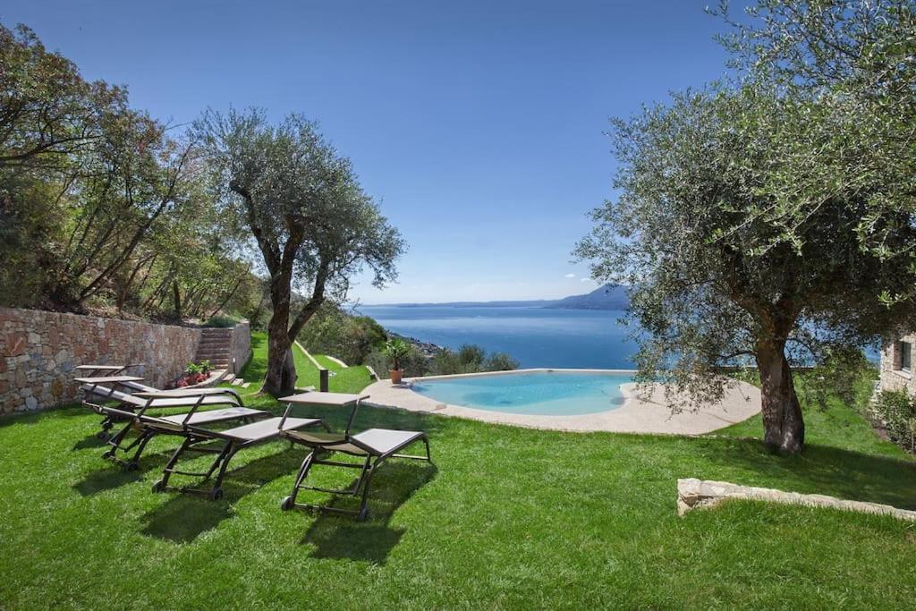 Villa Divina-Apt Armonia-Con Piscina E Vista Lago Castelletto Di Brenzone Exterior foto