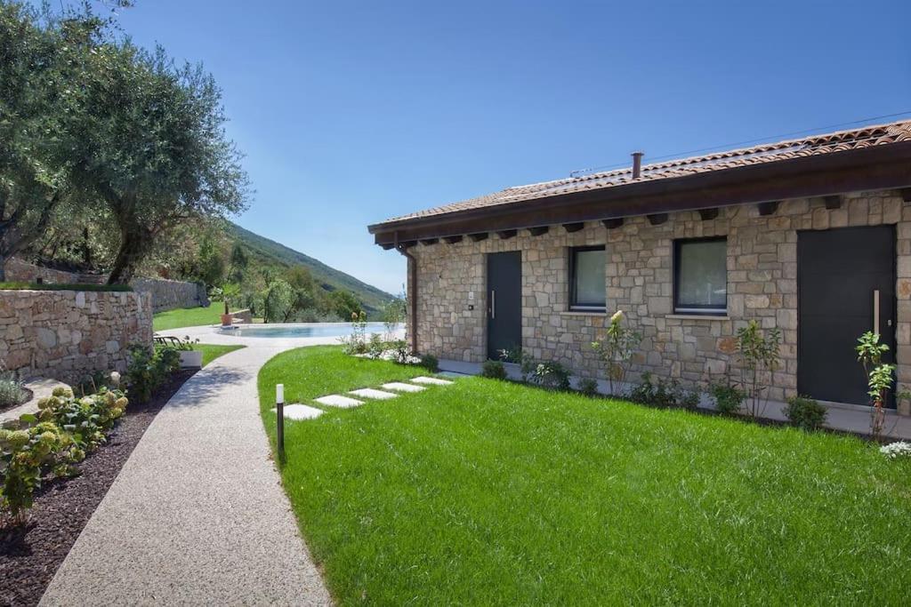 Villa Divina-Apt Armonia-Con Piscina E Vista Lago Castelletto Di Brenzone Exterior foto